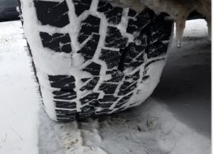 How to drive in the snow and not crash How to drive in the snow and not crash