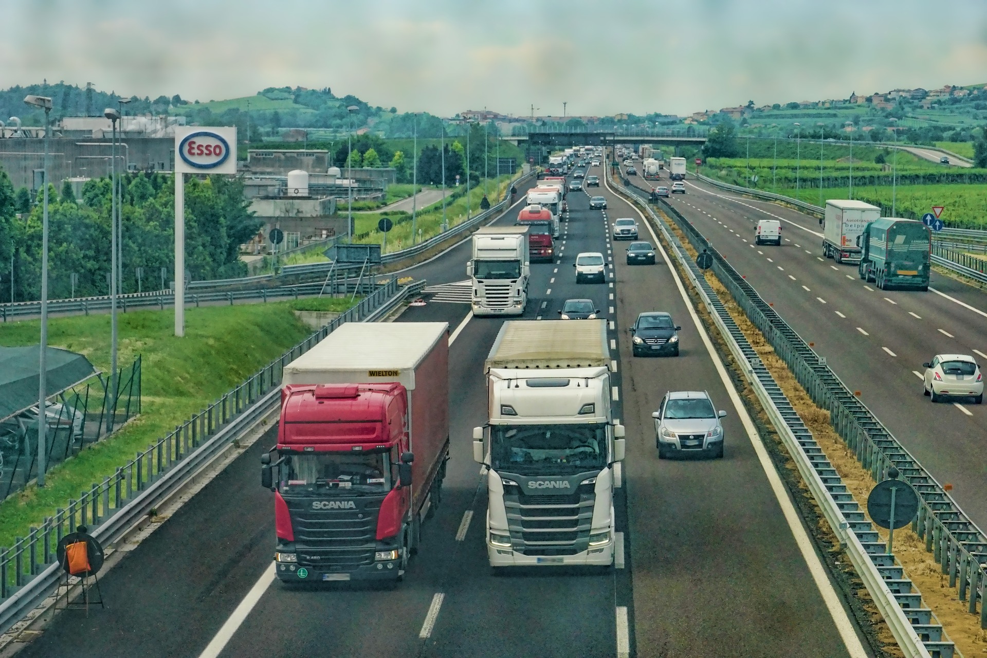 When Should You Hire Auto Accident Attorneys to Represent Your Interests in a Car Accident Claim? highway 3392100 1920 - When Should You Hire Auto Accident Attorneys to Represent Your Interests in a Car Accident Claim?