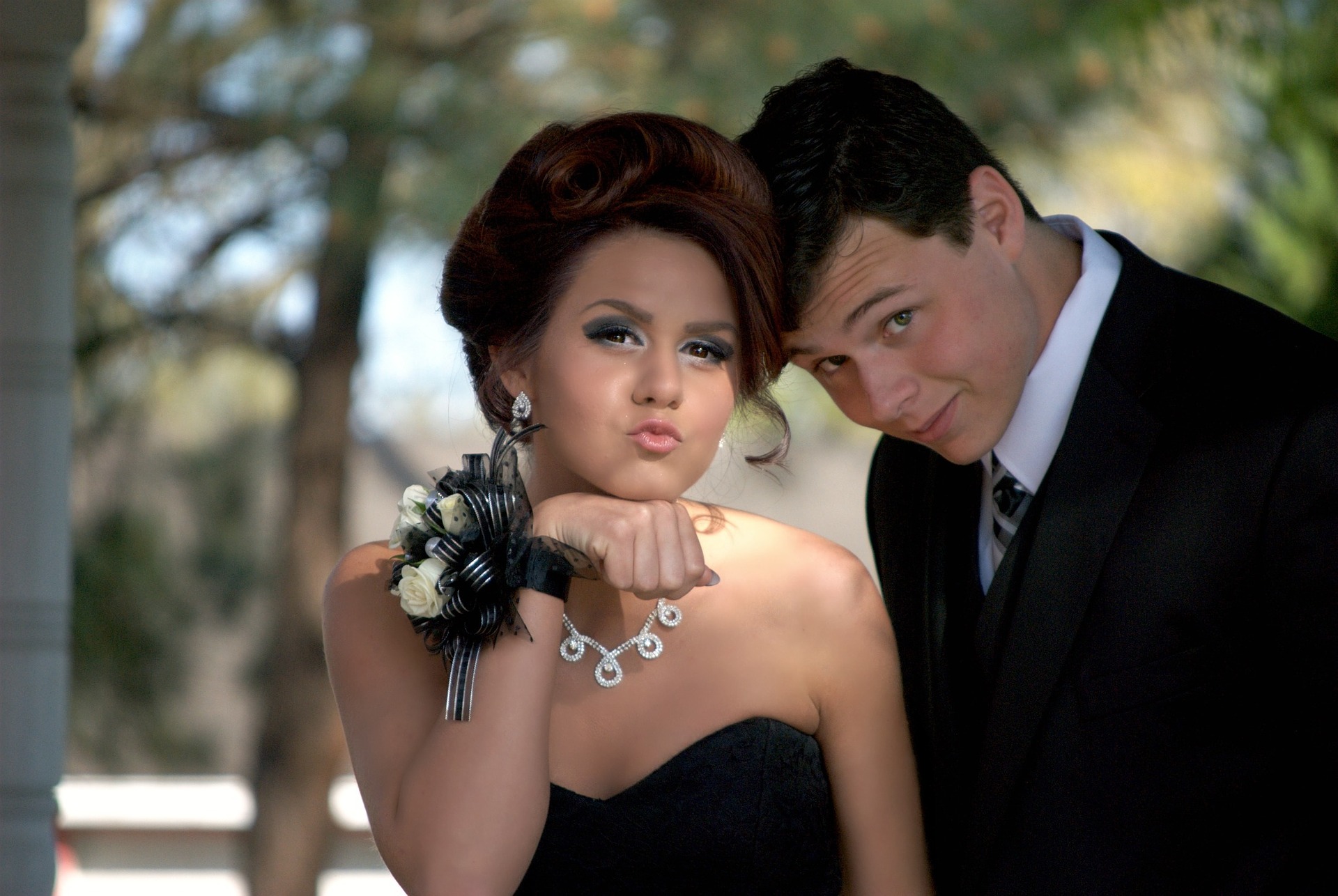Prom: Have fun and be safe (Life Saving Tips) teenagers 699784 1920 - Prom: Have fun and be safe (Life Saving Tips)